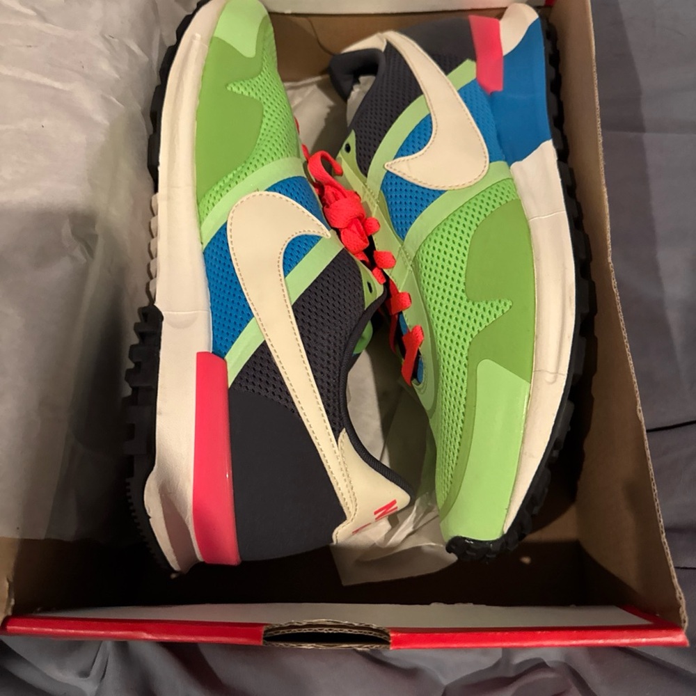 Nike mens Green and Blue Sneakers
